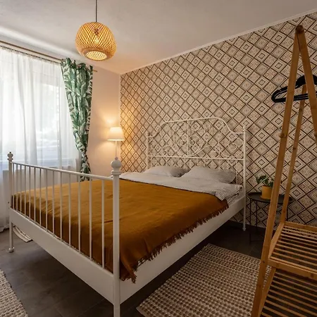 Daisy Apartment1
